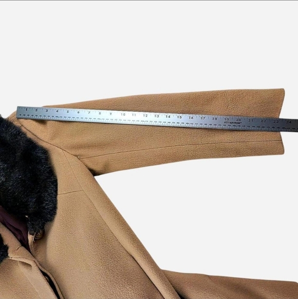 John Caruana Women's vintage tan‎ brown wool coat with faux fur collar size 6 - Picture 8 of 8